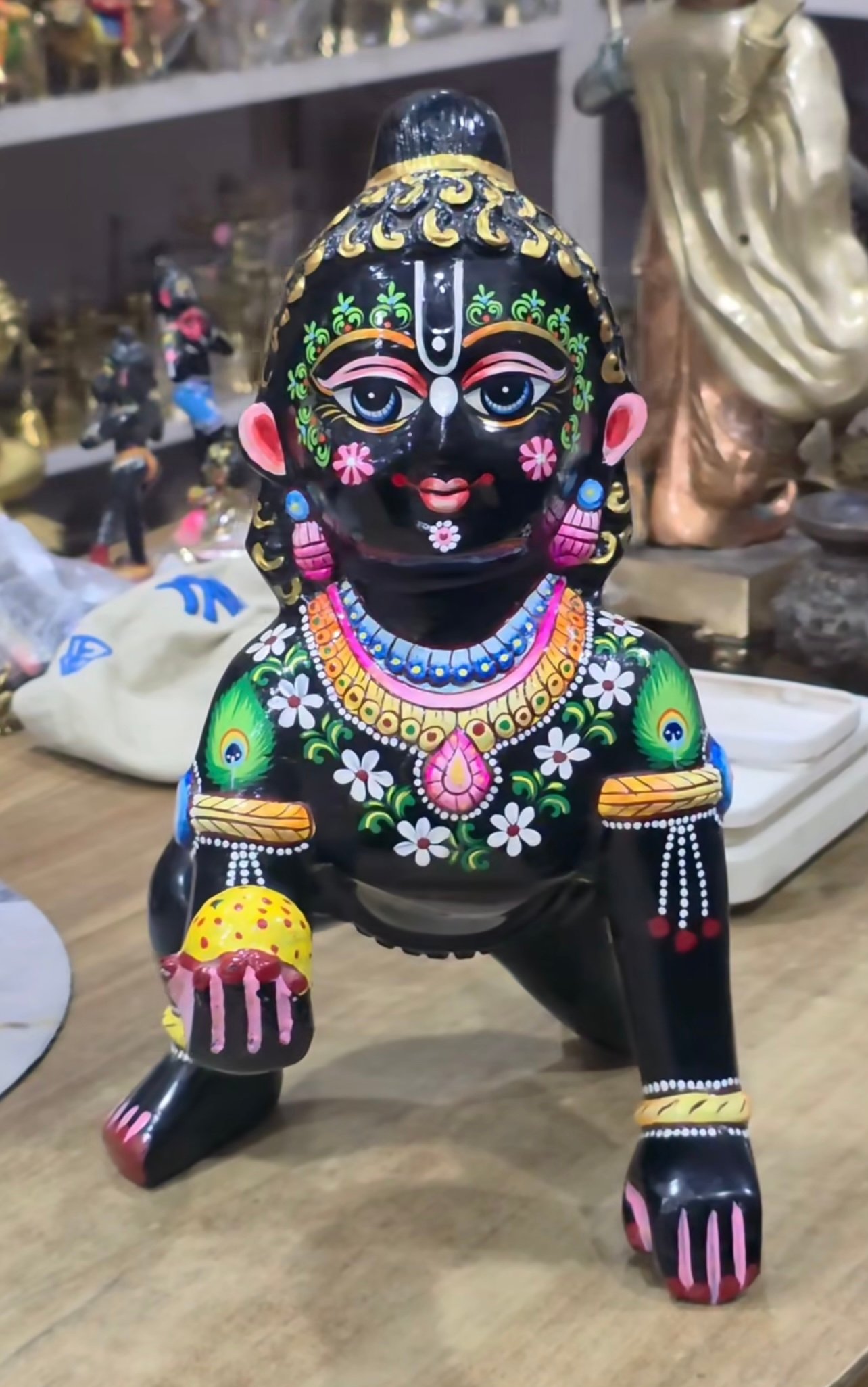 Beautiful Black Laddugopal 18 Number Weight 7 kg - by Radharanikripa